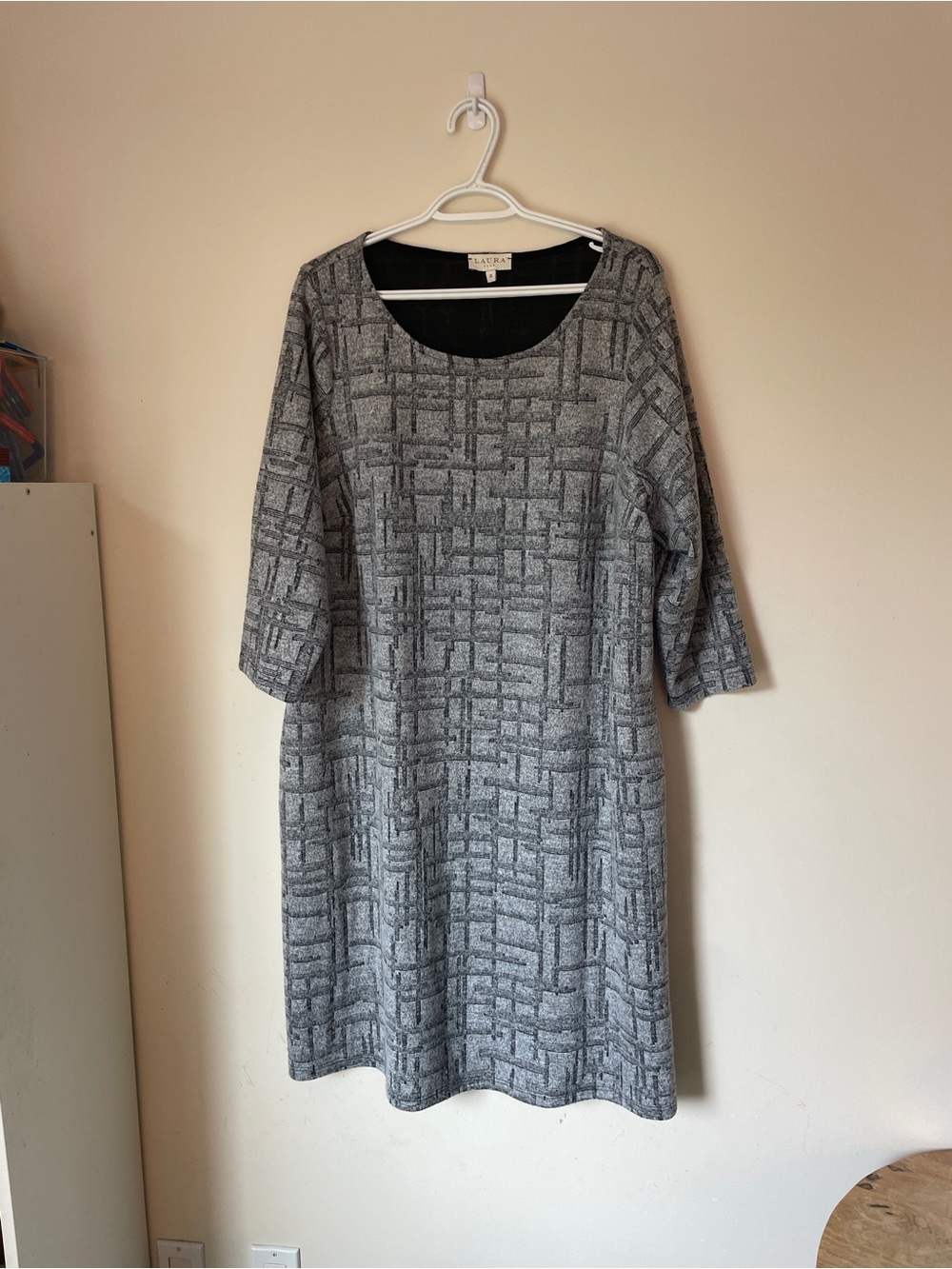 Laura Gray Patterned Midi Dress with Scoop Neck & Pockets